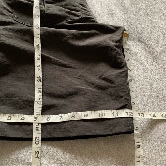 The North Face dark grey outdoor shorts, size 32 - Picture 12 of 16